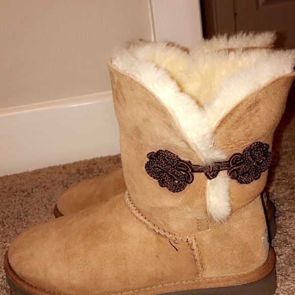 Uggs - Picture 4 of 4